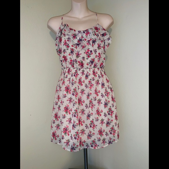 NWOT Kirra Beautiful floral sundress - Picture 5 of 9